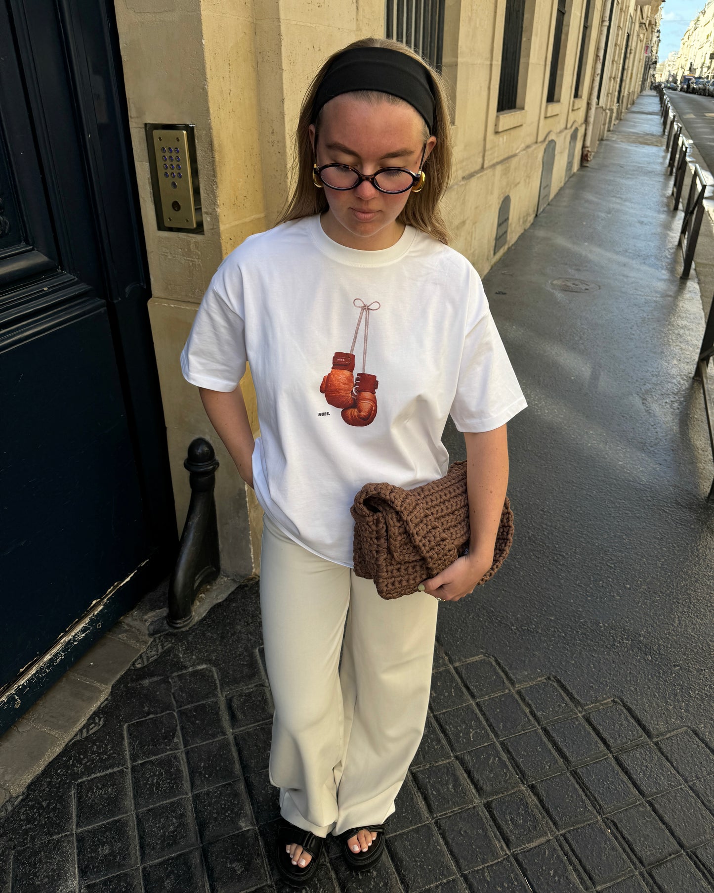 GLOVED CRUMBLE TEE