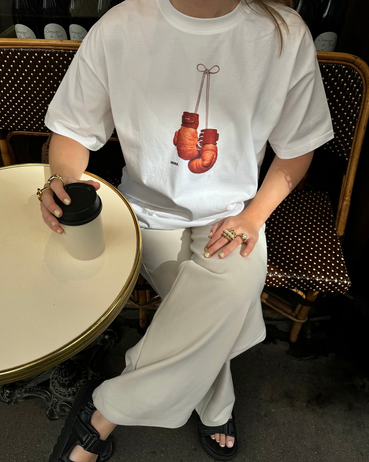 GLOVED CRUMBLE TEE