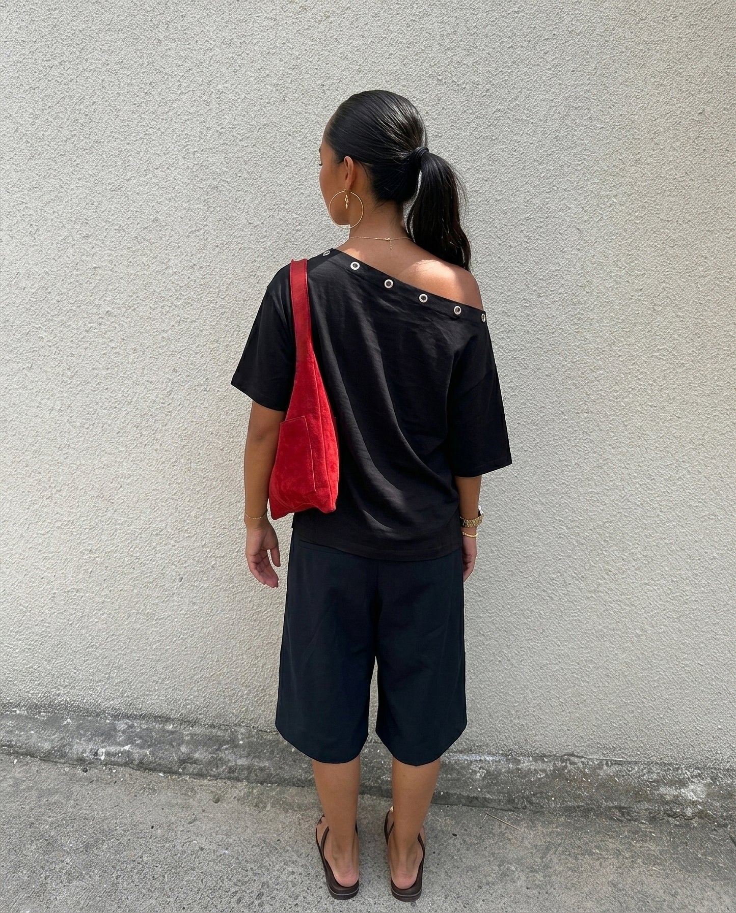 ASYMMETRICAL EYELETS TEE - BLACK