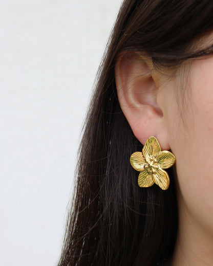 CHUNKY FLOWER STUDS EARRINGS - GOLD