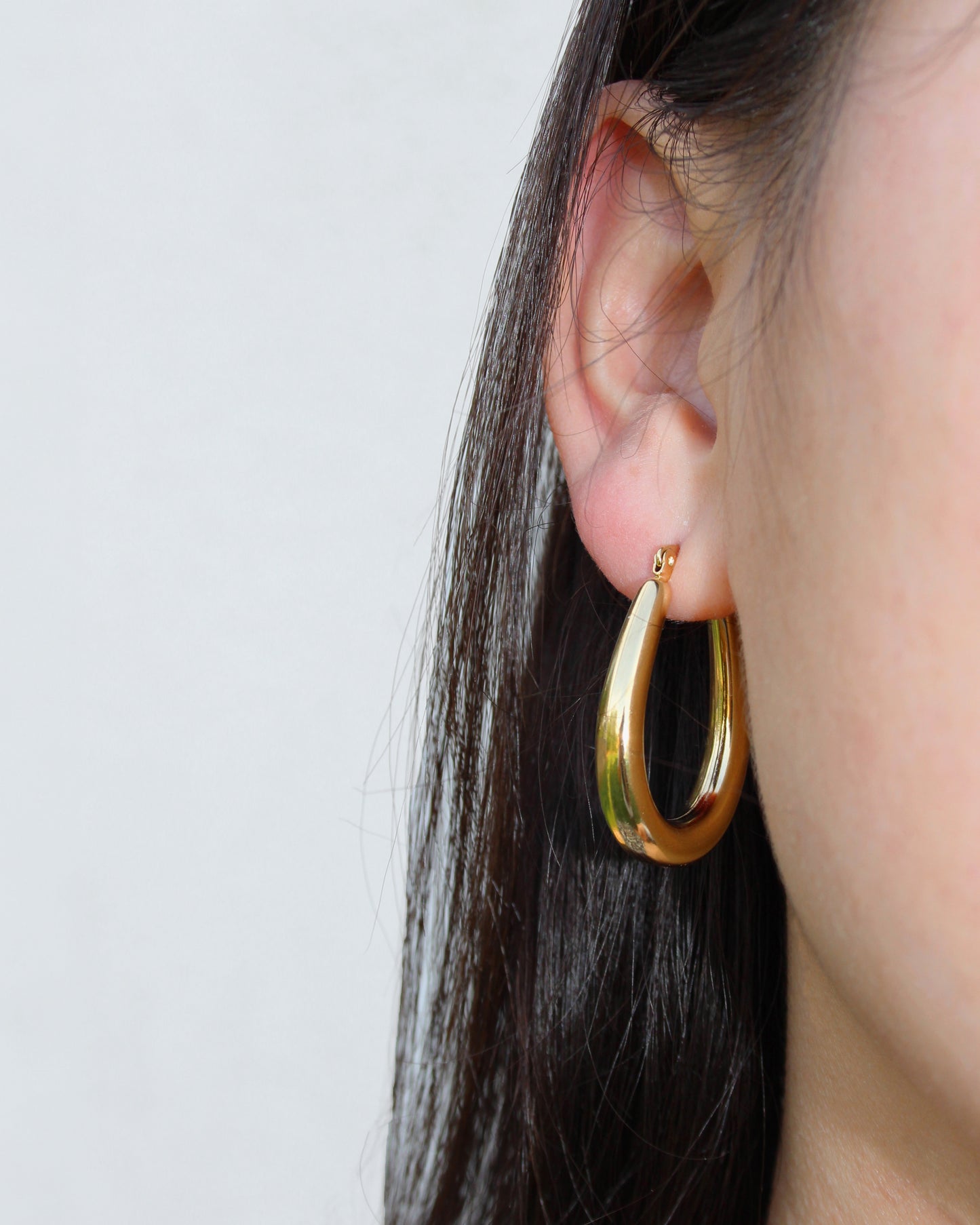 OVAL HOOPS EARRINGS - GOLD