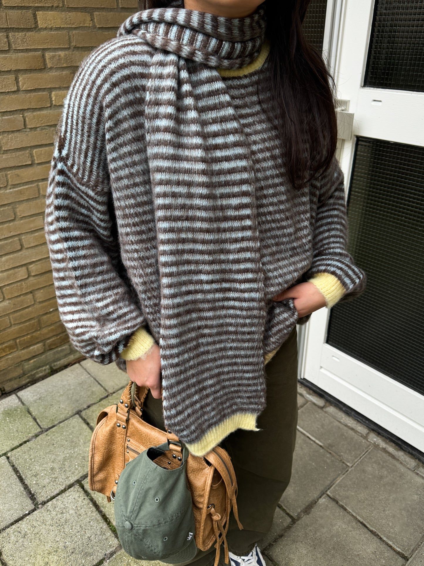 STRIPED FUZZY KNIT WITH SCARF - CHOCO
