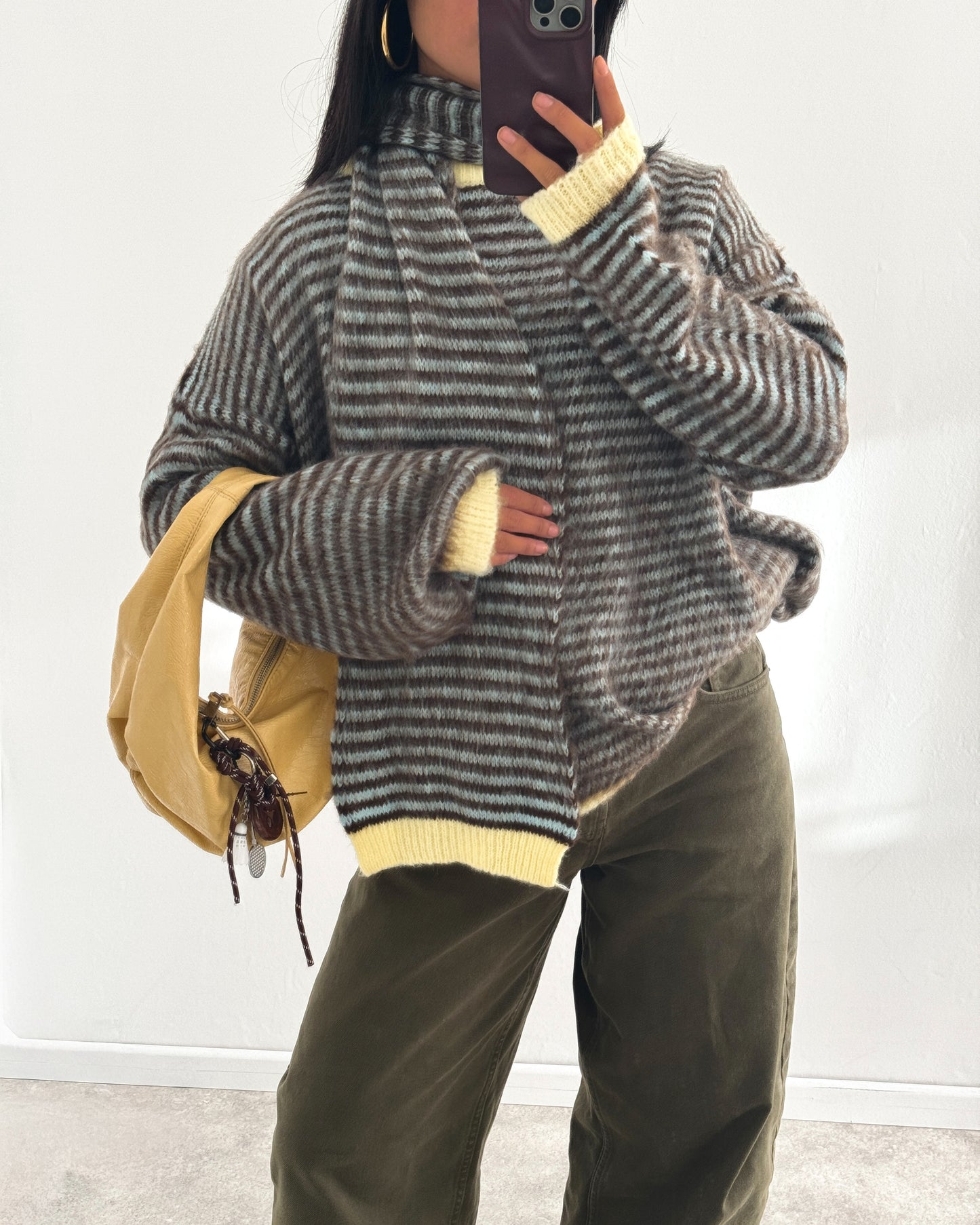STRIPED FUZZY KNIT WITH SCARF - CHOCO